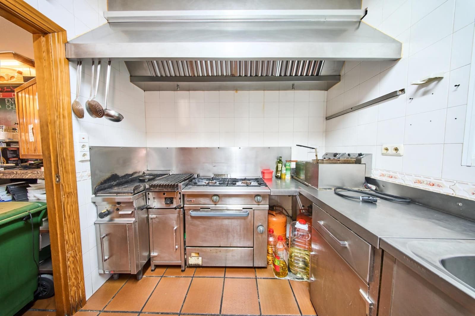Commercial for sale in Pinos Puente - € 129,900 (Ref: 9116286)
