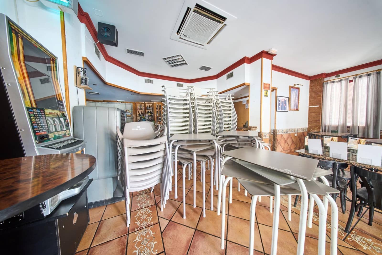 Commercial for sale in Pinos Puente - € 129,900 (Ref: 9116286)