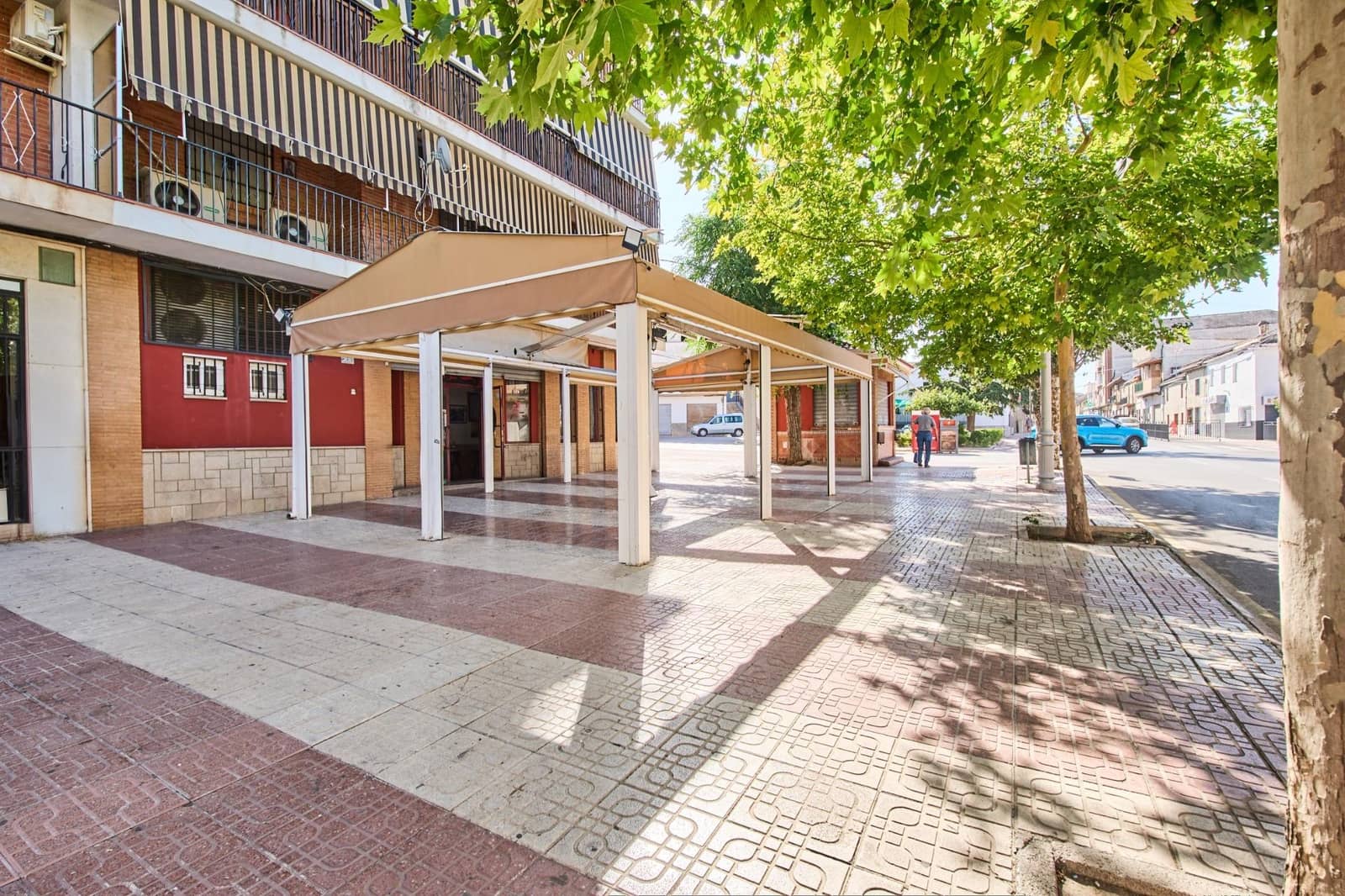 Commercial for sale in Pinos Puente - € 129,900 (Ref: 9116286)