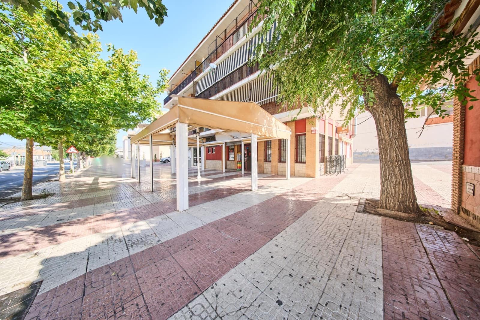 Commercial for sale in Pinos Puente - € 129,900 (Ref: 9116286)