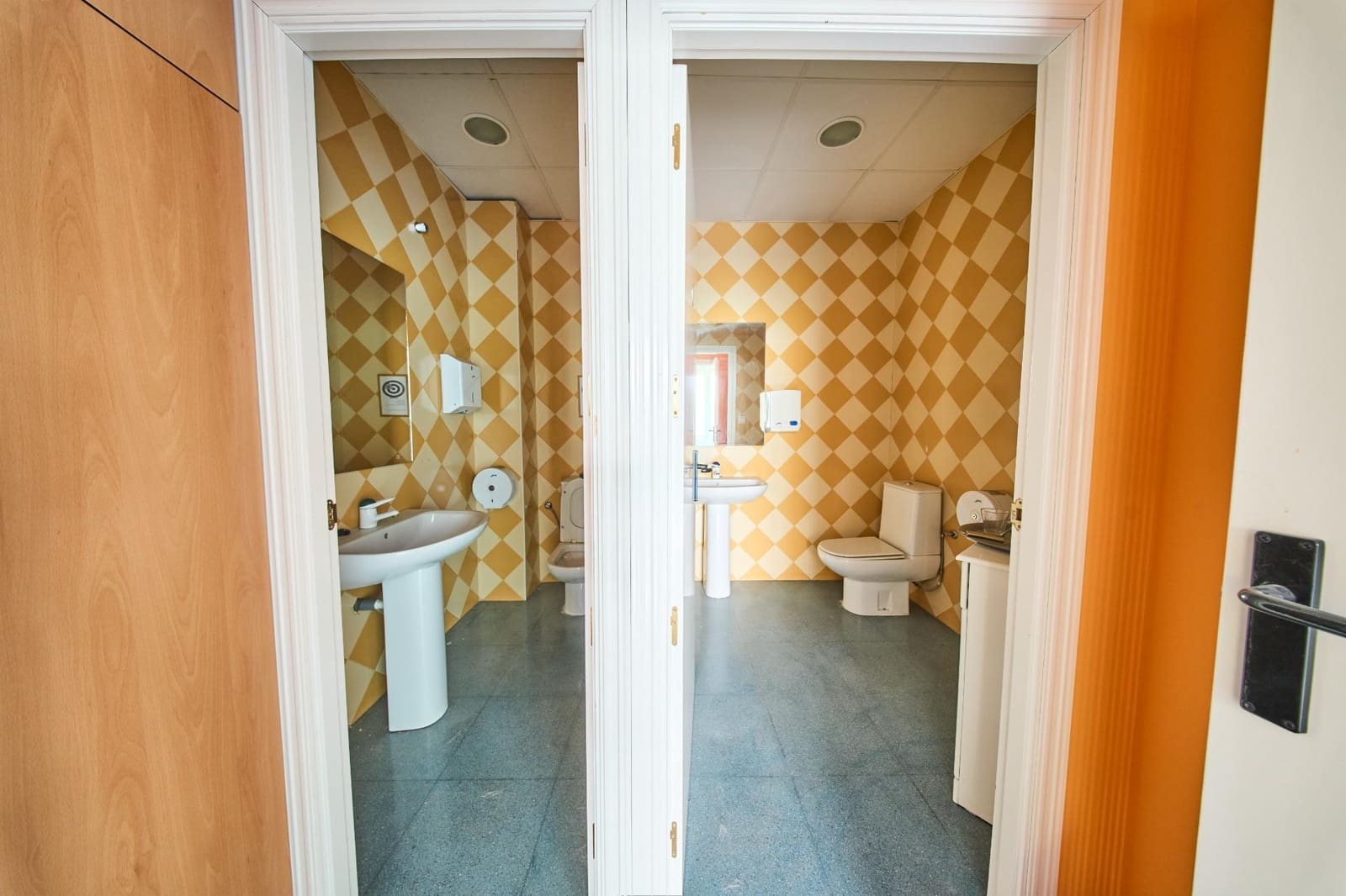 10 bedroom Business for sale in Alhendin - € 1,200,000 (Ref: 9118890)