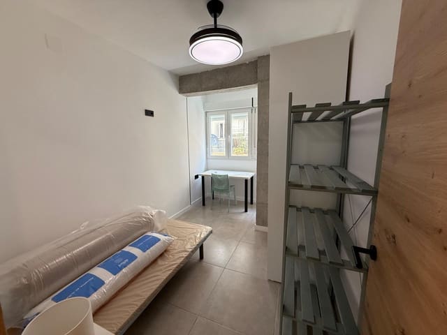 Apartamento de 1 habitación en Granada ciudad en alquiler - 300 € (Ref: 9137324)