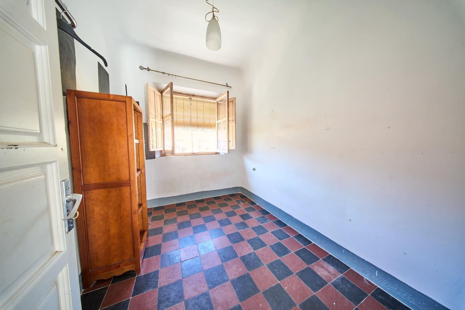 5 soveværelse Semi-Rækkehus til salg i Granada by med swimmingpool garage - € 460.000 (Ref: 9143137)