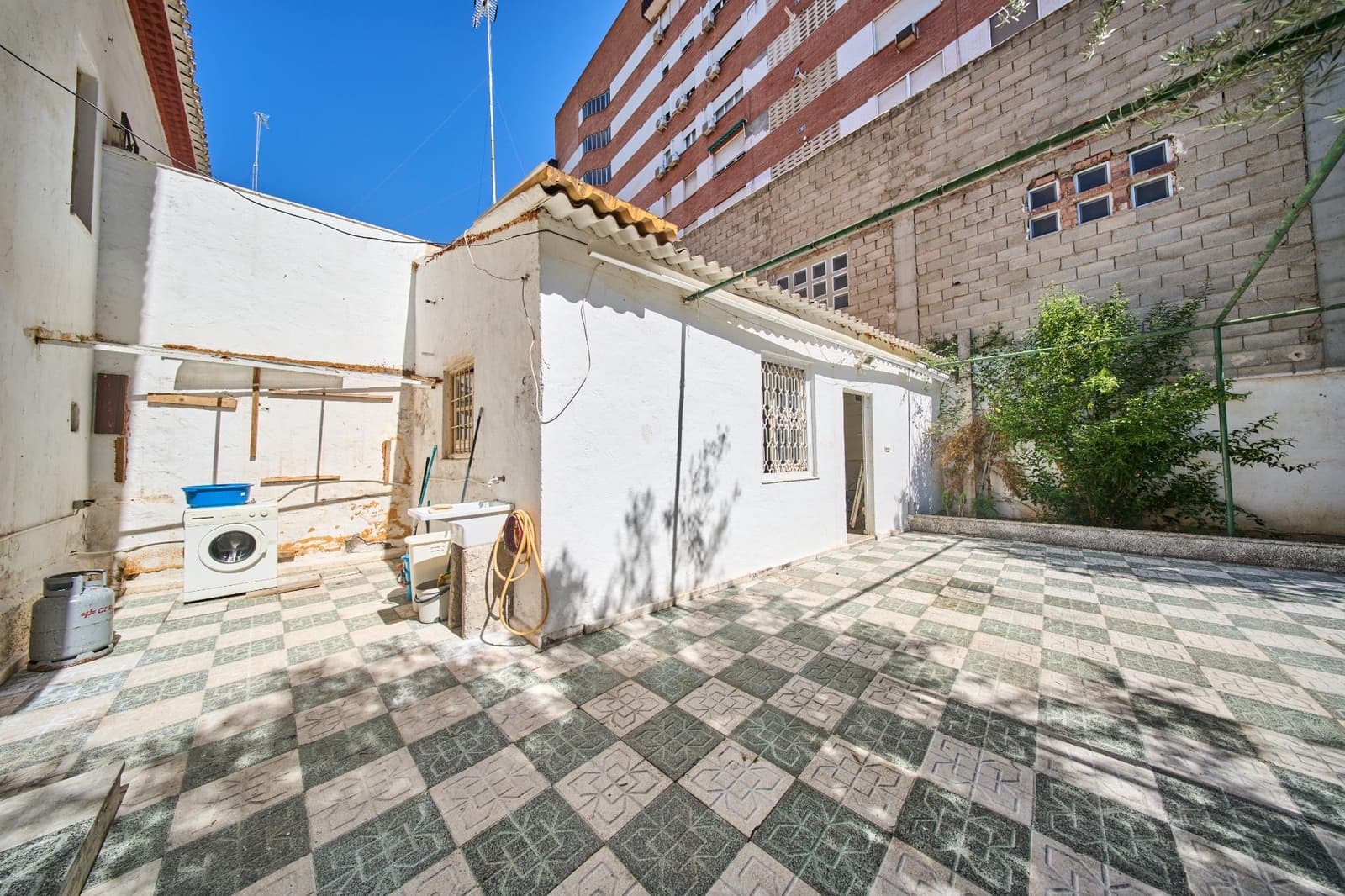 5 soveværelse Semi-Rækkehus til salg i Granada by med swimmingpool garage - € 460.000 (Ref: 9143137)