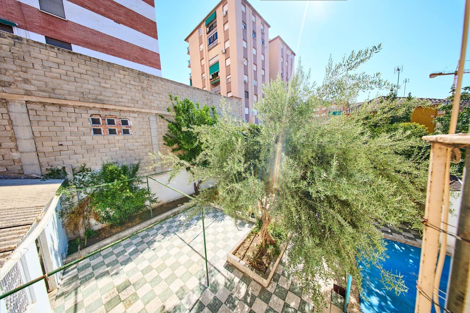 5 soveværelse Semi-Rækkehus til salg i Granada by med swimmingpool garage - € 460.000 (Ref: 9143137)