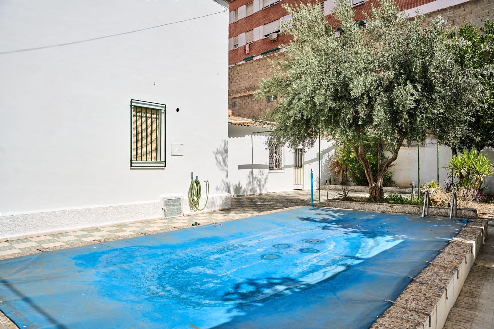5 soveværelse Semi-Rækkehus til salg i Granada by med swimmingpool garage - € 460.000 (Ref: 9143137)
