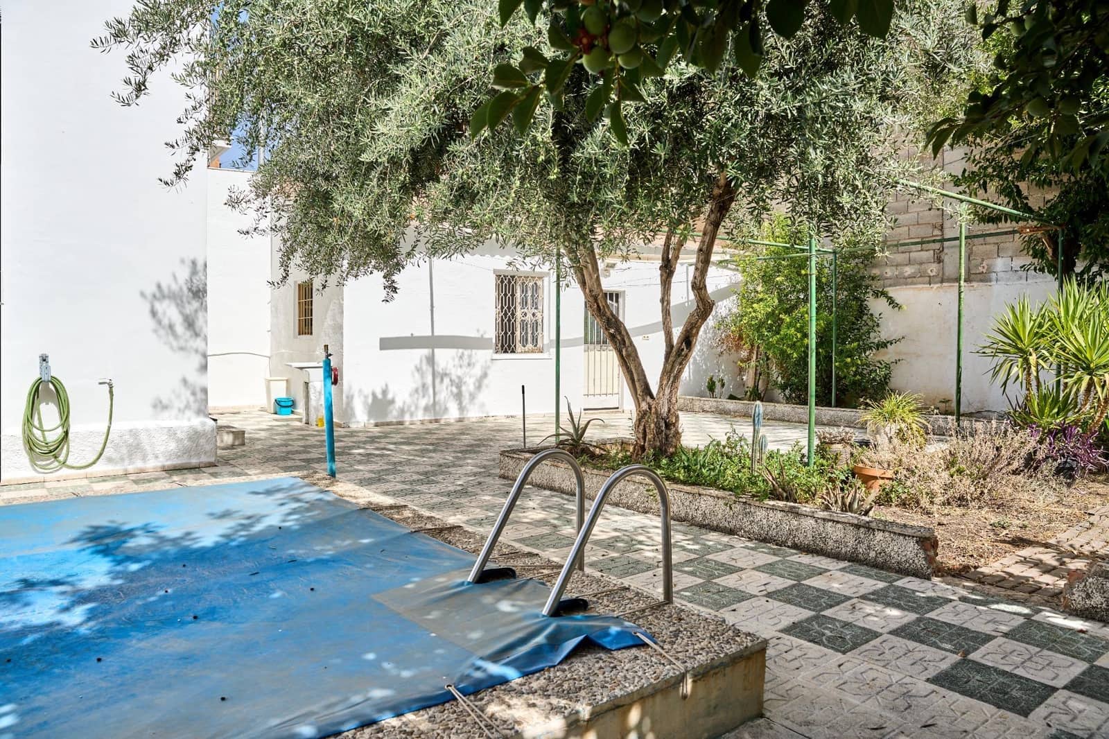 5 soveværelse Semi-Rækkehus til salg i Granada by med swimmingpool garage - € 460.000 (Ref: 9143137)