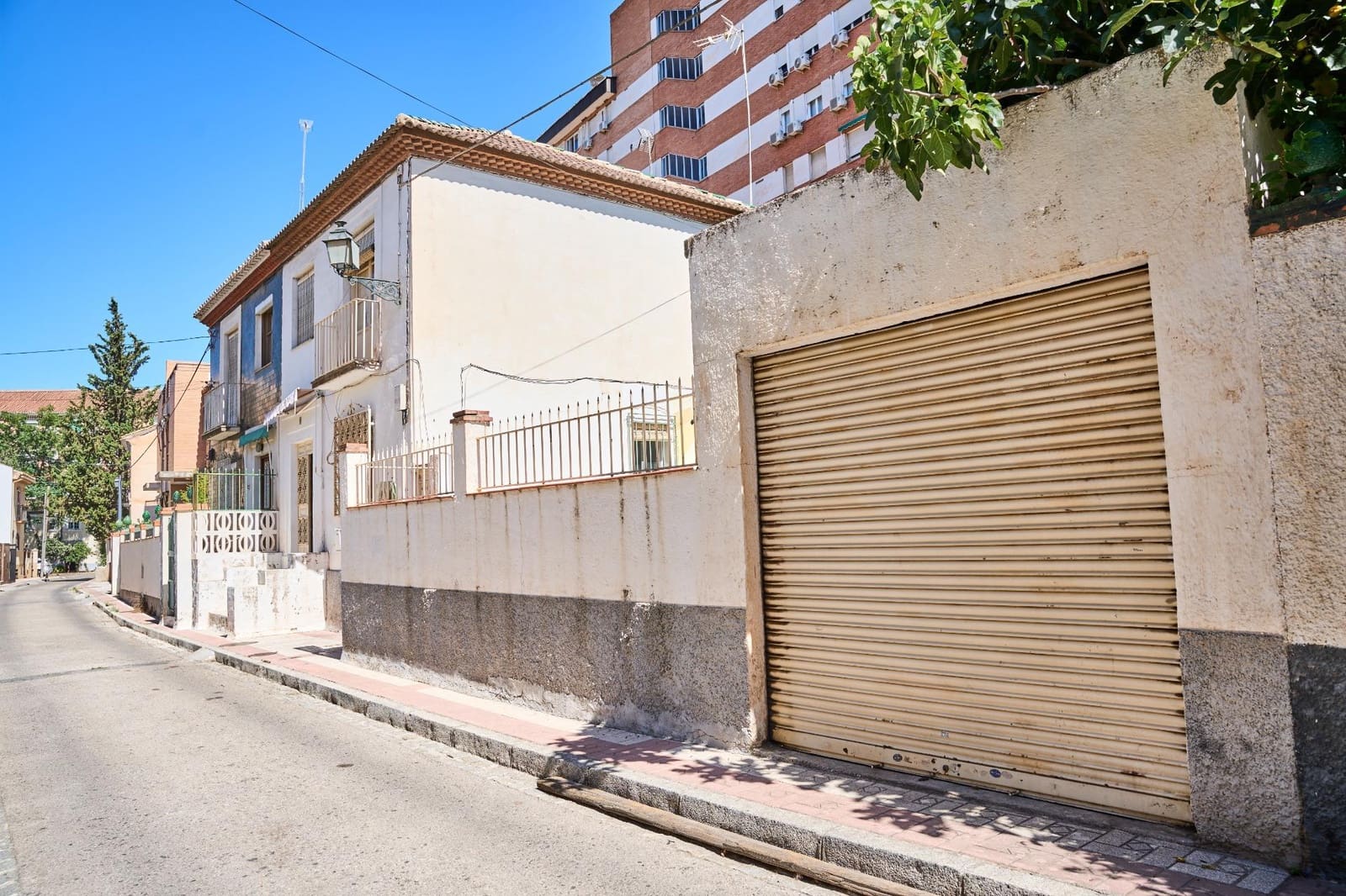 5 soveværelse Semi-Rækkehus til salg i Granada by med swimmingpool garage - € 460.000 (Ref: 9143137)