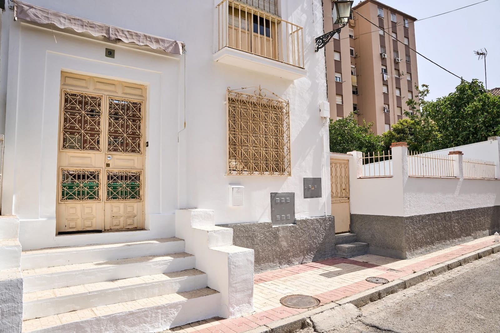 5 soveværelse Semi-Rækkehus til salg i Granada by med swimmingpool garage - € 460.000 (Ref: 9143137)