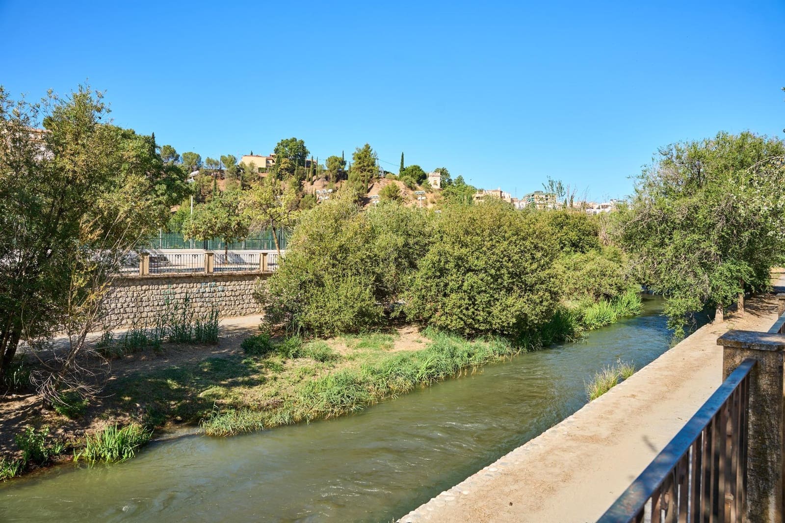 5 soveværelse Semi-Rækkehus til salg i Granada by med swimmingpool garage - € 460.000 (Ref: 9143137)