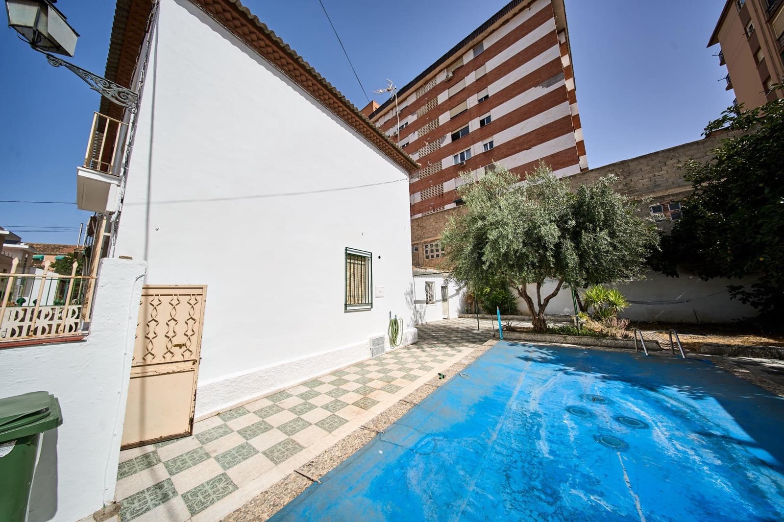 5 soveværelse Semi-Rækkehus til salg i Granada by med swimmingpool garage - € 460.000 (Ref: 9143137)