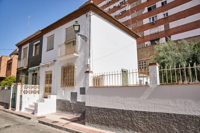 5 soveværelse Semi-Rækkehus til salg i Carretera de la Sierra, Granada by med swimmingpool garage - € 460.000 (Ref: 9143137)