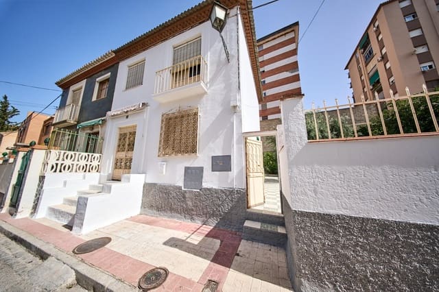 5 soveværelse Semi-Rækkehus til salg i Carretera de la Sierra, Granada by med swimmingpool garage - € 460.000 (Ref: 9143137)