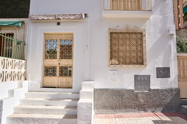 5 soveværelse Semi-Rækkehus til salg i Carretera de la Sierra, Granada by med swimmingpool garage - € 460.000 (Ref: 9143137)