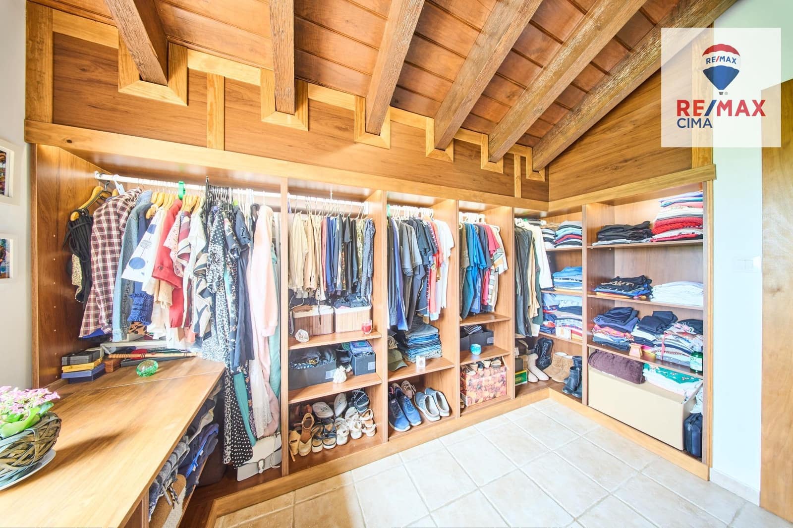 4 soveværelse Finca/Landehus til salg i Alcala la Real med swimmingpool - € 444.000 (Ref: 9162423)