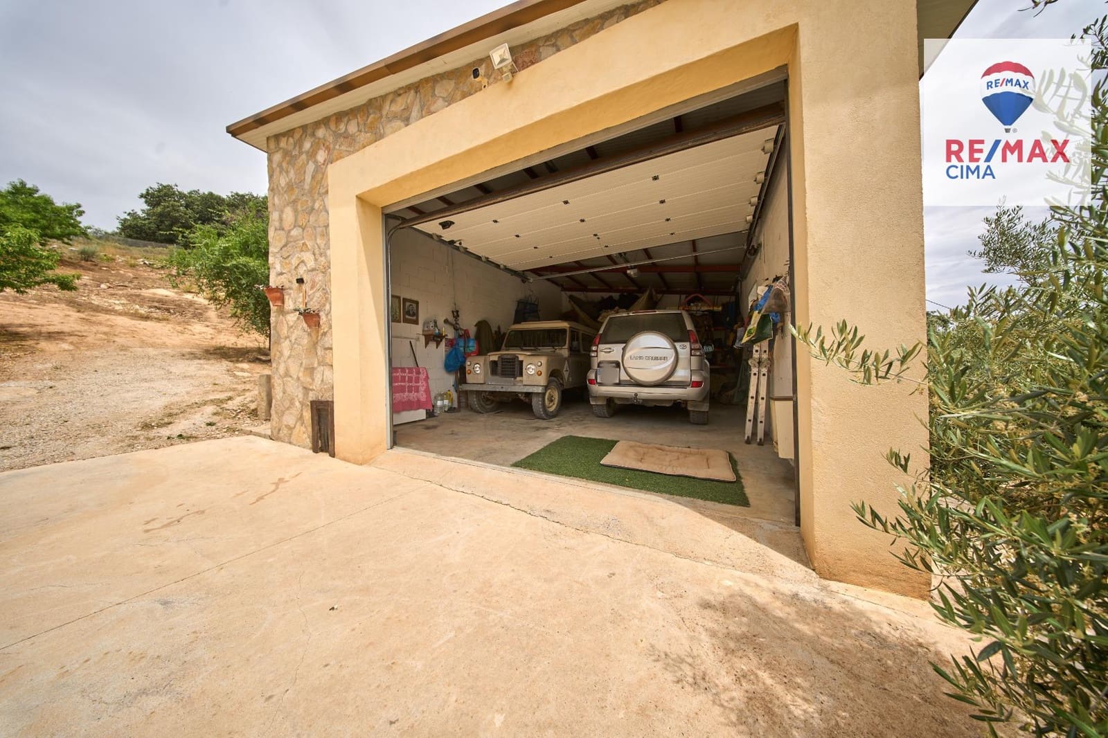 4 soveværelse Finca/Landehus til salg i Alcala la Real med swimmingpool - € 444.000 (Ref: 9162423)