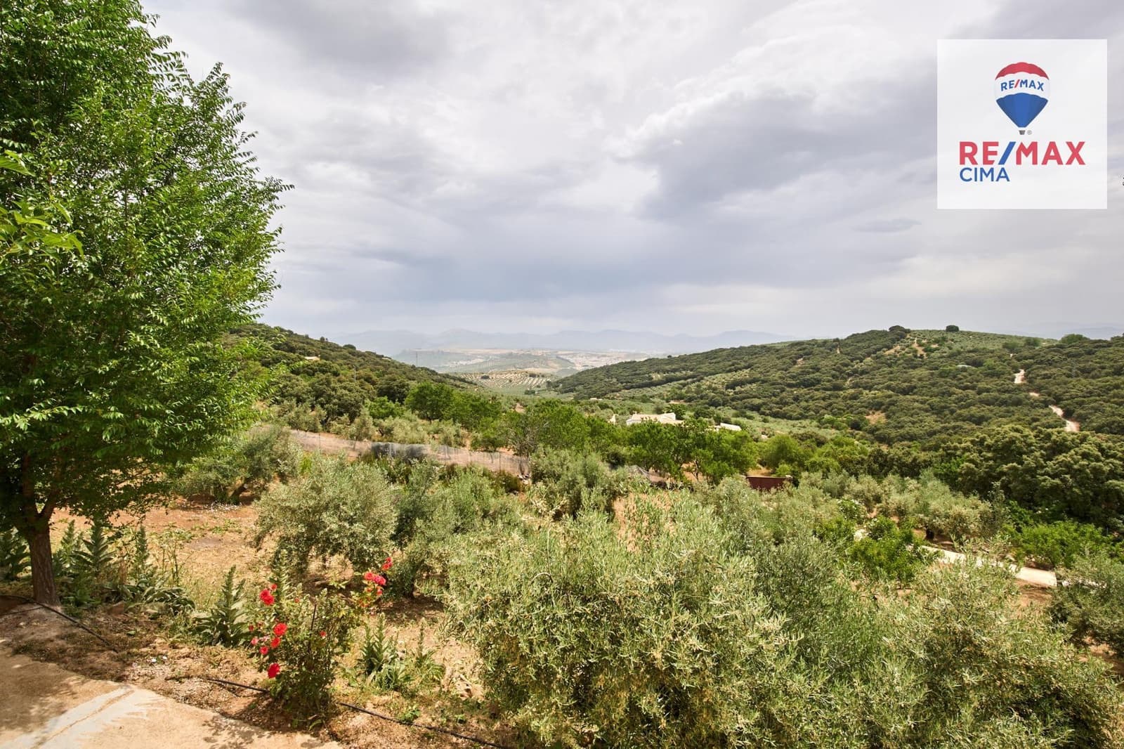 4 soveværelse Finca/Landehus til salg i Alcala la Real med swimmingpool - € 444.000 (Ref: 9162423)