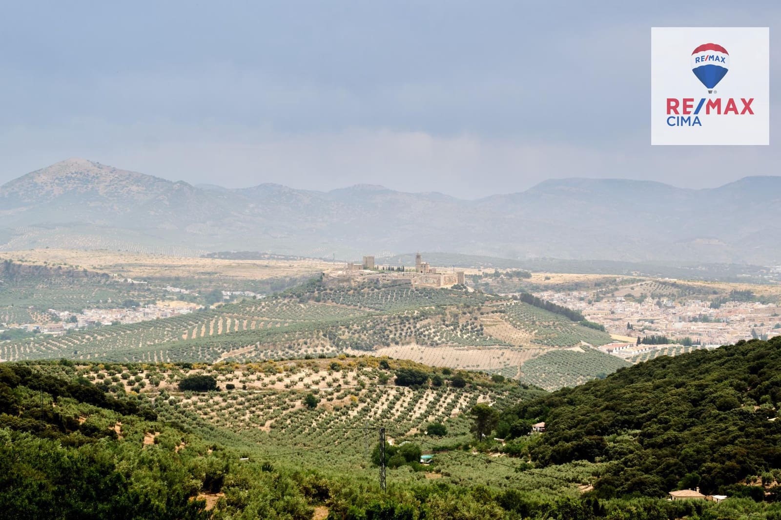 4 soveværelse Finca/Landehus til salg i Alcala la Real med swimmingpool - € 444.000 (Ref: 9162423)