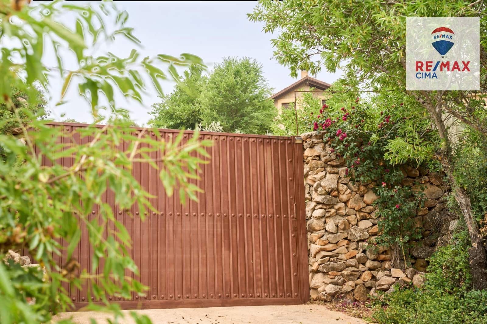 4 soveværelse Finca/Landehus til salg i Alcala la Real med swimmingpool - € 444.000 (Ref: 9162423)