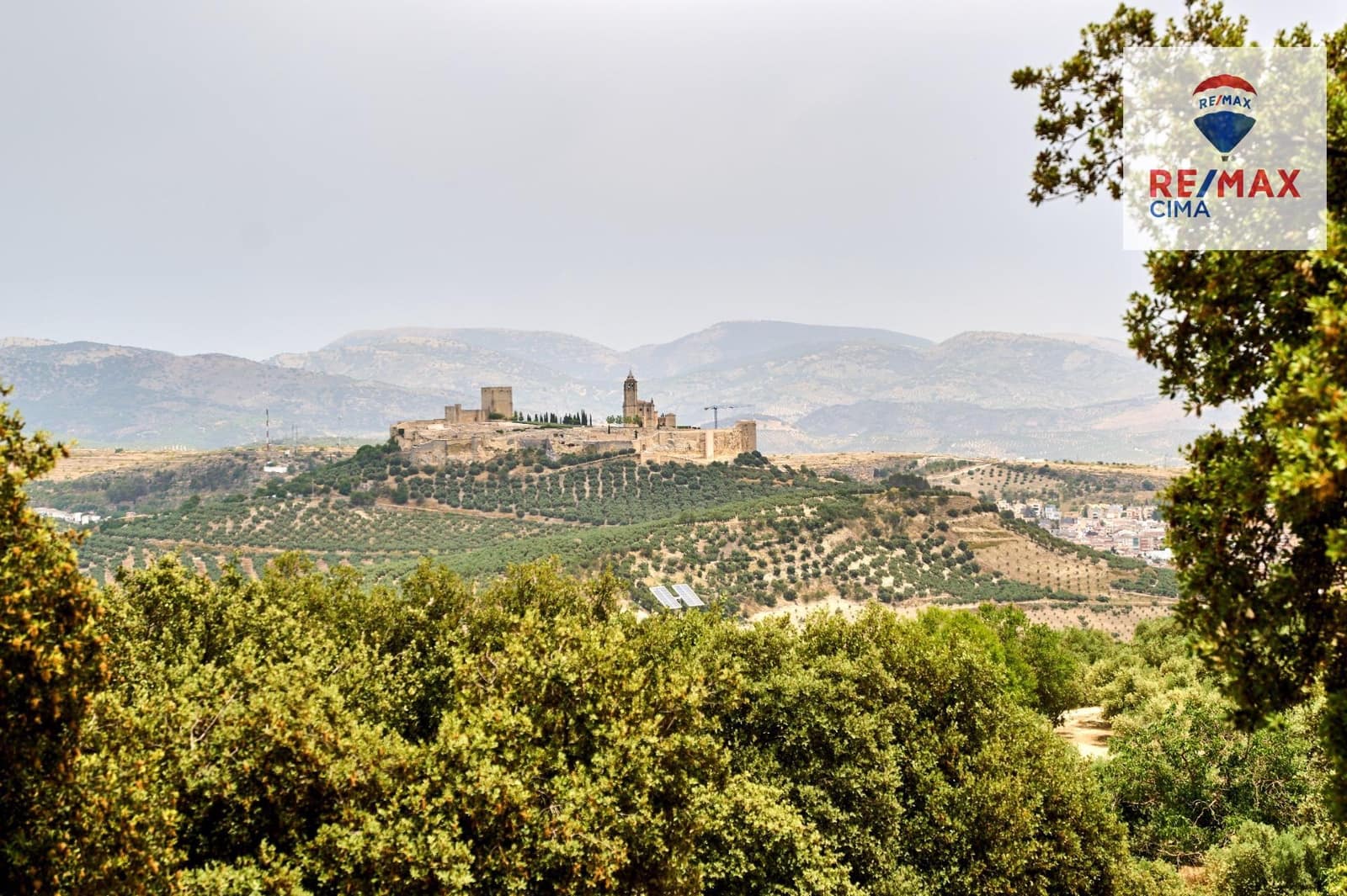 4 soveværelse Finca/Landehus til salg i Alcala la Real med swimmingpool - € 444.000 (Ref: 9162423)