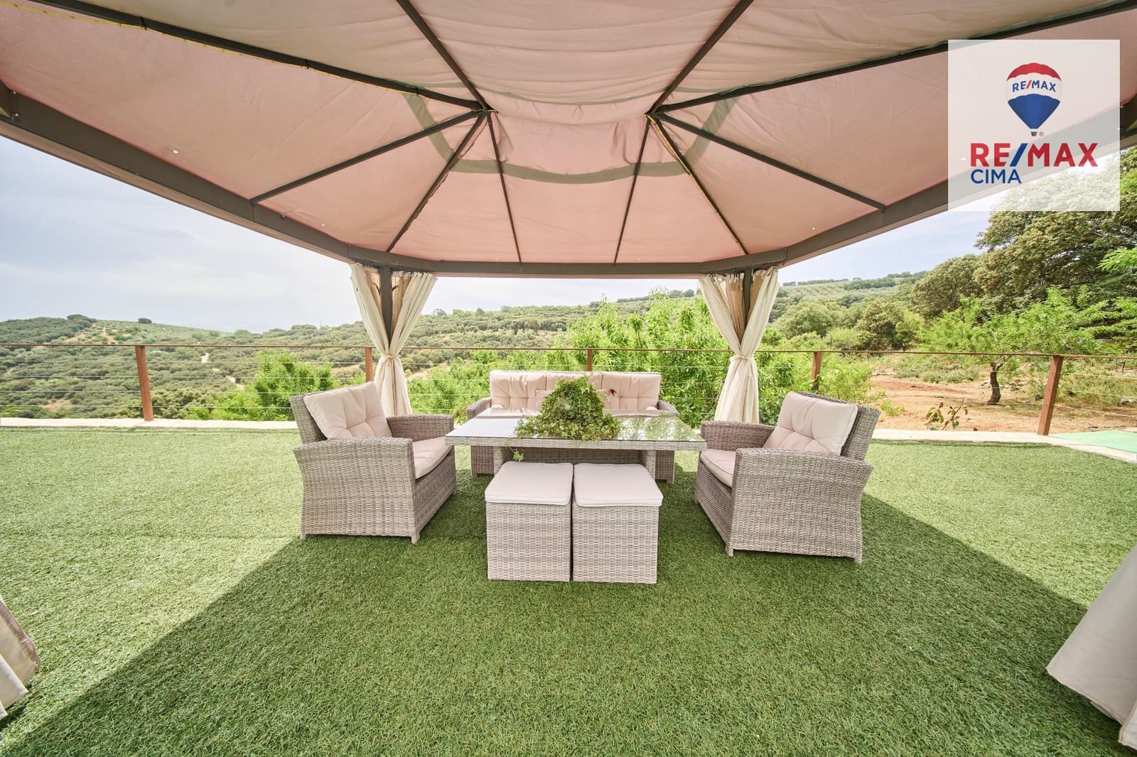 4 soveværelse Finca/Landehus til salg i Alcala la Real med swimmingpool - € 444.000 (Ref: 9162423)