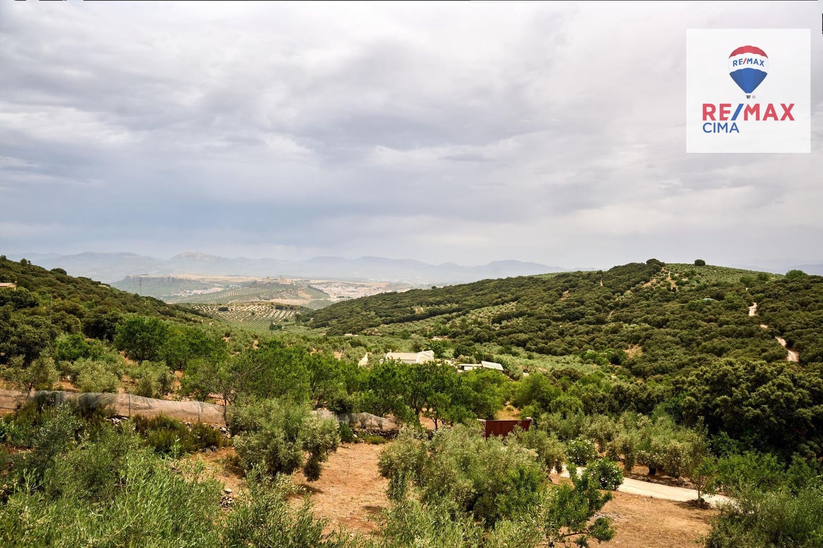 4 soveværelse Finca/Landehus til salg i Alcala la Real med swimmingpool - € 444.000 (Ref: 9162423)