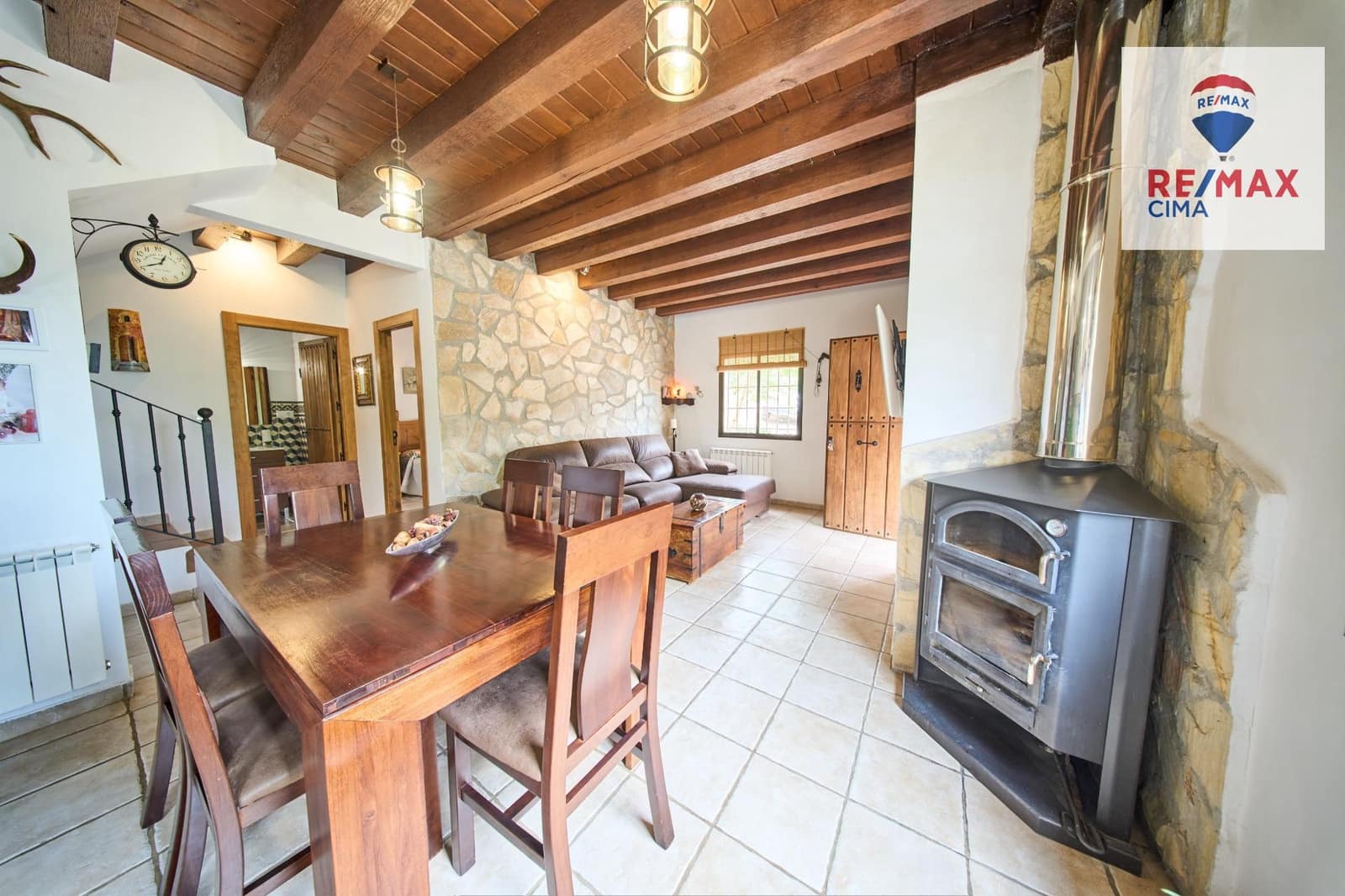 4 soveværelse Finca/Landehus til salg i Alcala la Real med swimmingpool - € 444.000 (Ref: 9162423)