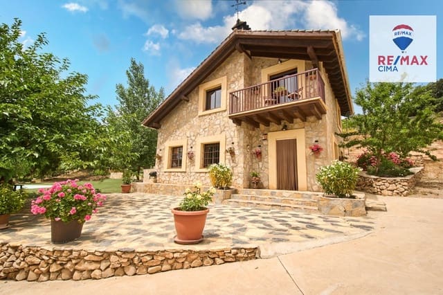 4 soveværelse Finca/Landehus til salg i Alcalá la Real med swimmingpool - € 459.000 (Ref: 9162423)