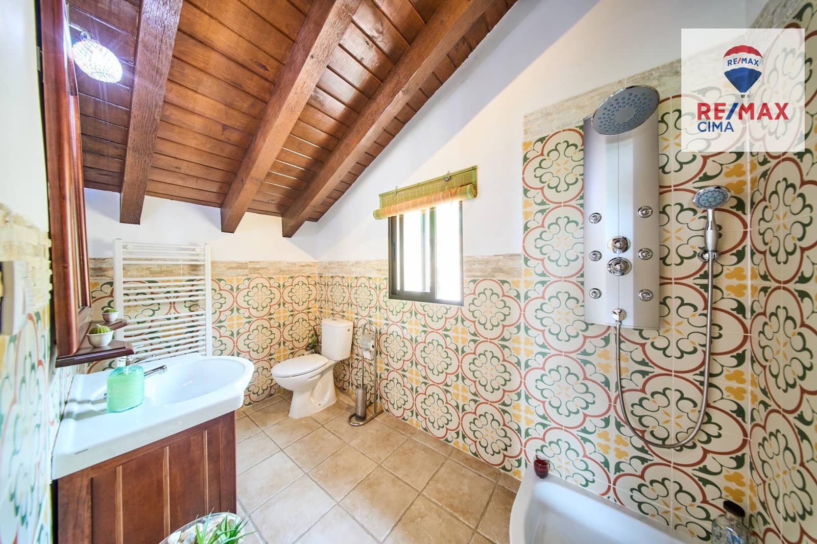 4 soveværelse Finca/Landehus til salg i Alcala la Real med swimmingpool - € 444.000 (Ref: 9162423)