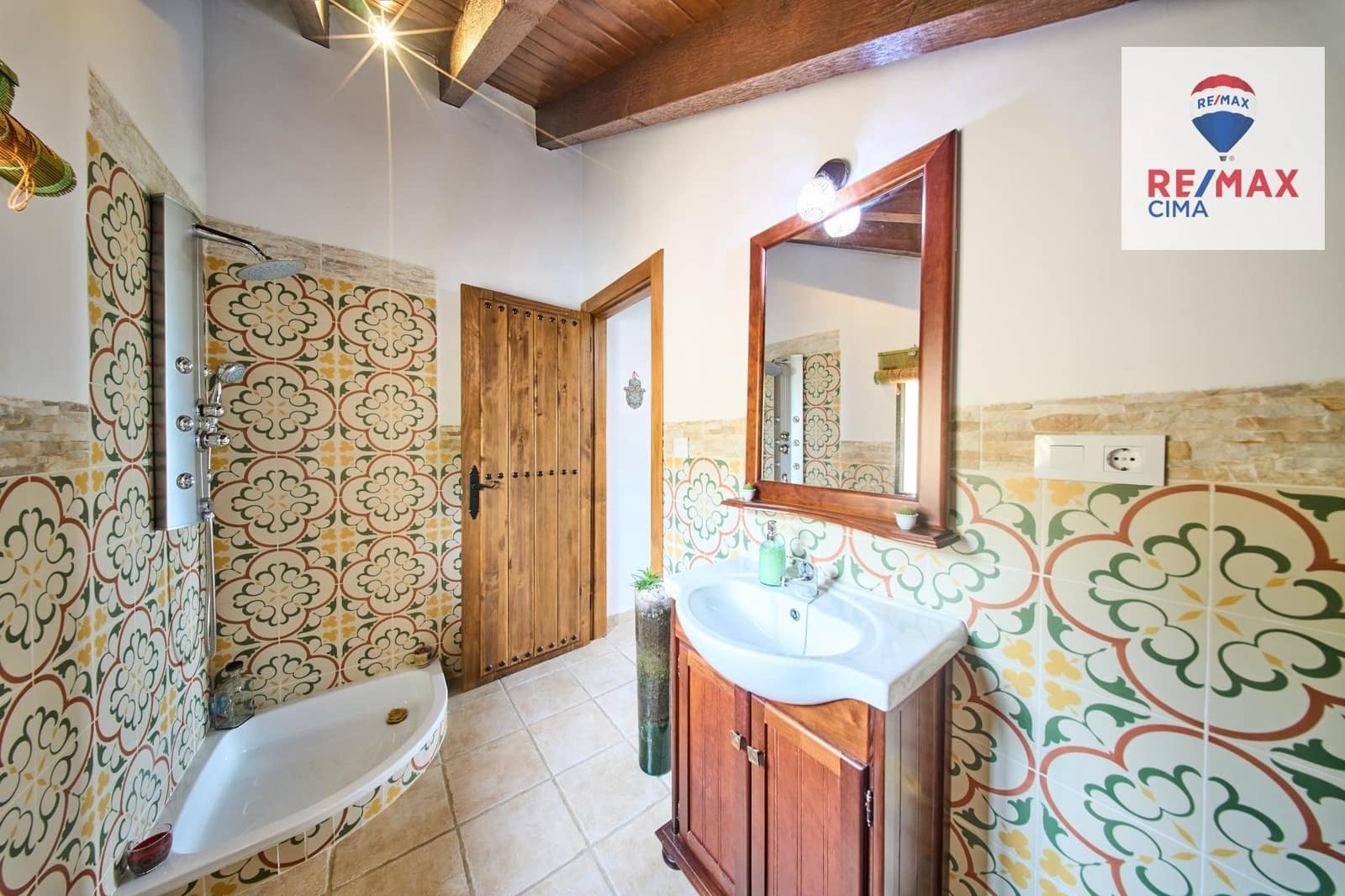 4 soveværelse Finca/Landehus til salg i Alcala la Real med swimmingpool - € 444.000 (Ref: 9162423)