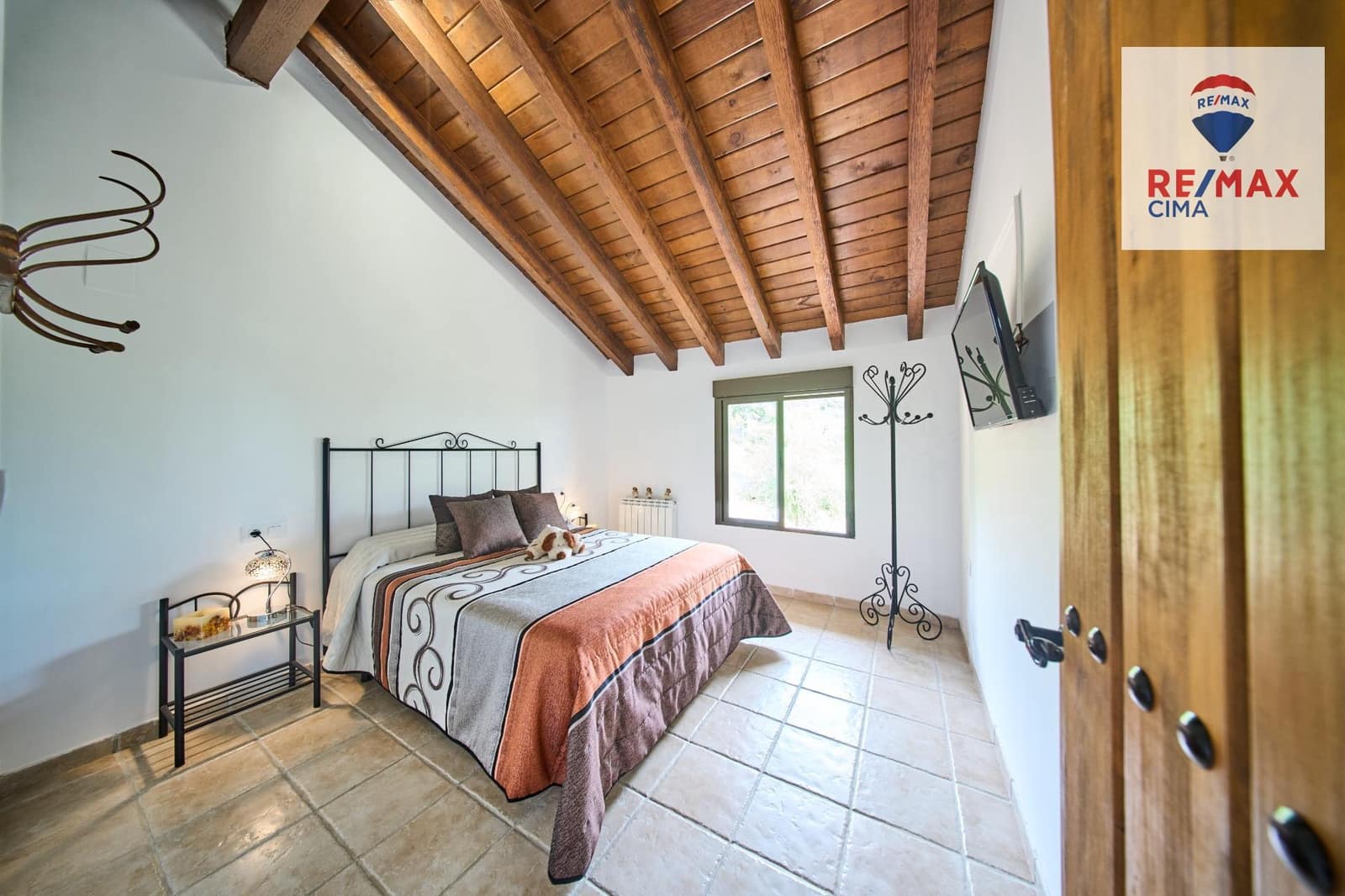 4 slaapkamer Finca/Landhuis te koop in Alcala la Real met zwembad garage - € 399.000 (Ref: 9162423)