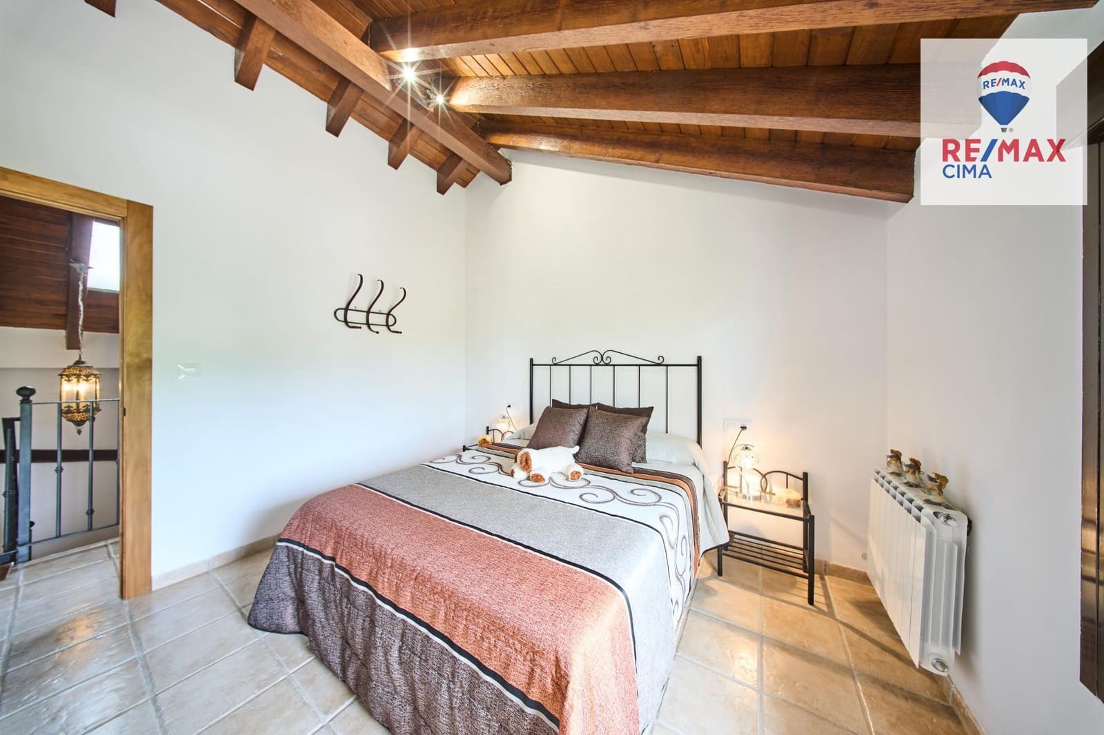 4 slaapkamer Finca/Landhuis te koop in Alcala la Real met zwembad garage - € 399.000 (Ref: 9162423)
