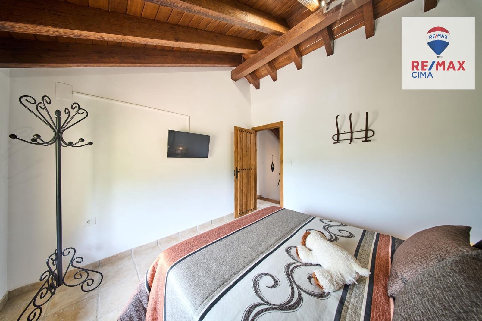 4 slaapkamer Finca/Landhuis te koop in Alcala la Real met zwembad garage - € 399.000 (Ref: 9162423)