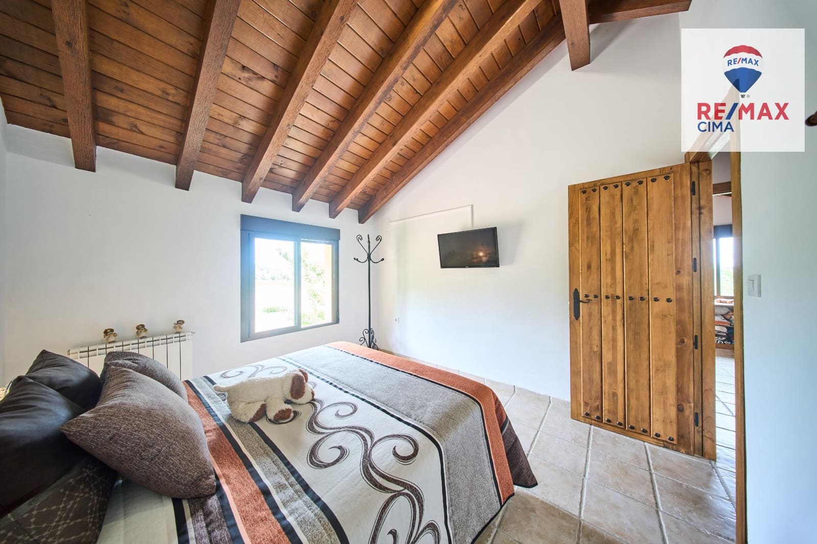 4 slaapkamer Finca/Landhuis te koop in Alcala la Real met zwembad garage - € 399.000 (Ref: 9162423)