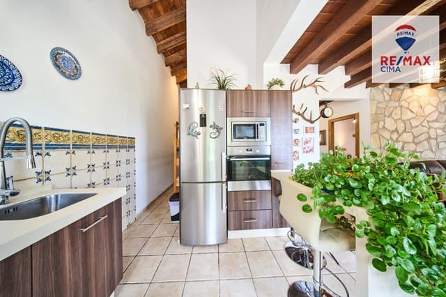 4 slaapkamer Finca/Landhuis te koop in Alcalá la Real met zwembad garage - € 399.000 (Ref: 9162423)