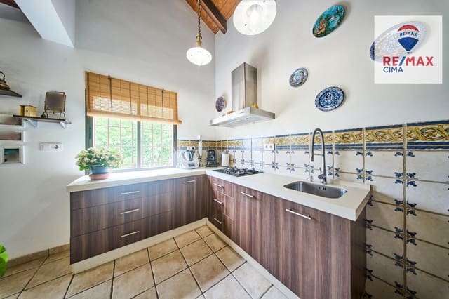 4 slaapkamer Finca/Landhuis te koop in Alcalá la Real met zwembad garage - € 399.000 (Ref: 9162423)