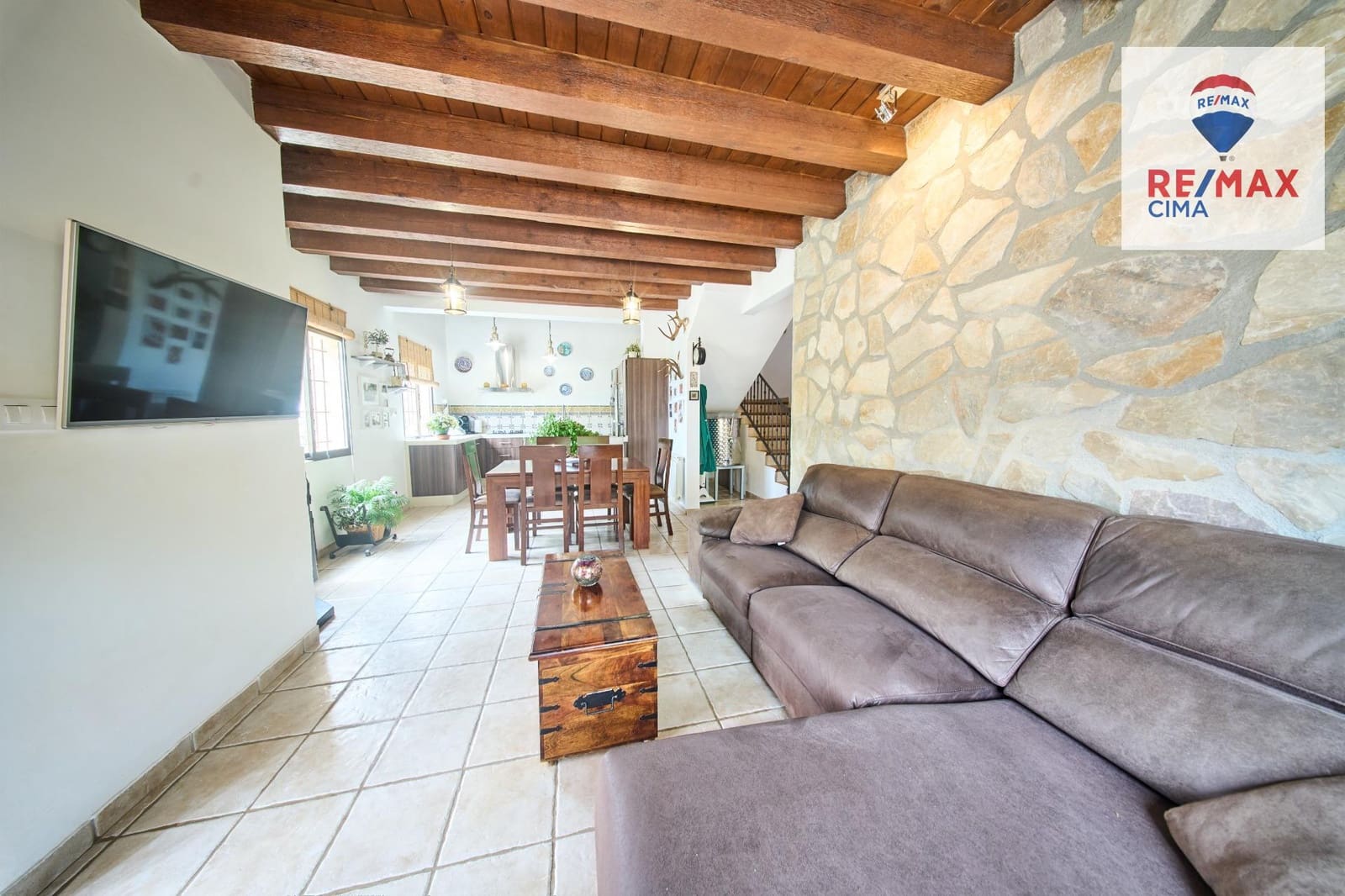 4 slaapkamer Finca/Landhuis te koop in Alcala la Real met zwembad garage - € 399.000 (Ref: 9162423)