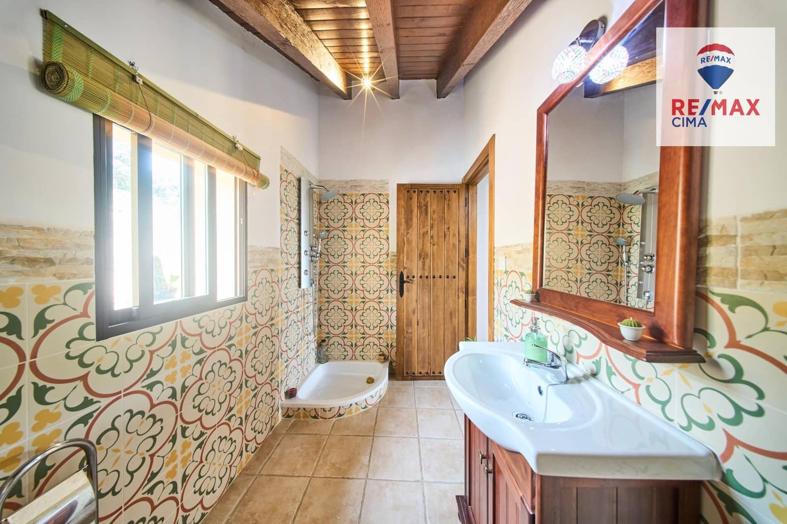 4 slaapkamer Finca/Landhuis te koop in Alcala la Real met zwembad garage - € 399.000 (Ref: 9162423)