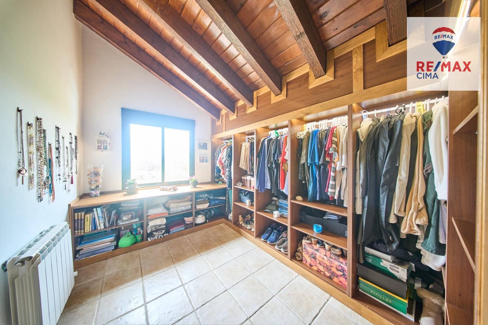 4 slaapkamer Finca/Landhuis te koop in Alcala la Real met zwembad garage - € 399.000 (Ref: 9162423)