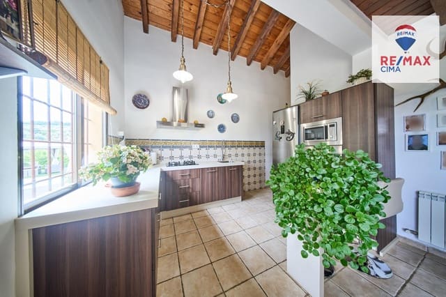 4 slaapkamer Finca/Landhuis te koop in Alcalá la Real met zwembad garage - € 399.000 (Ref: 9162423)