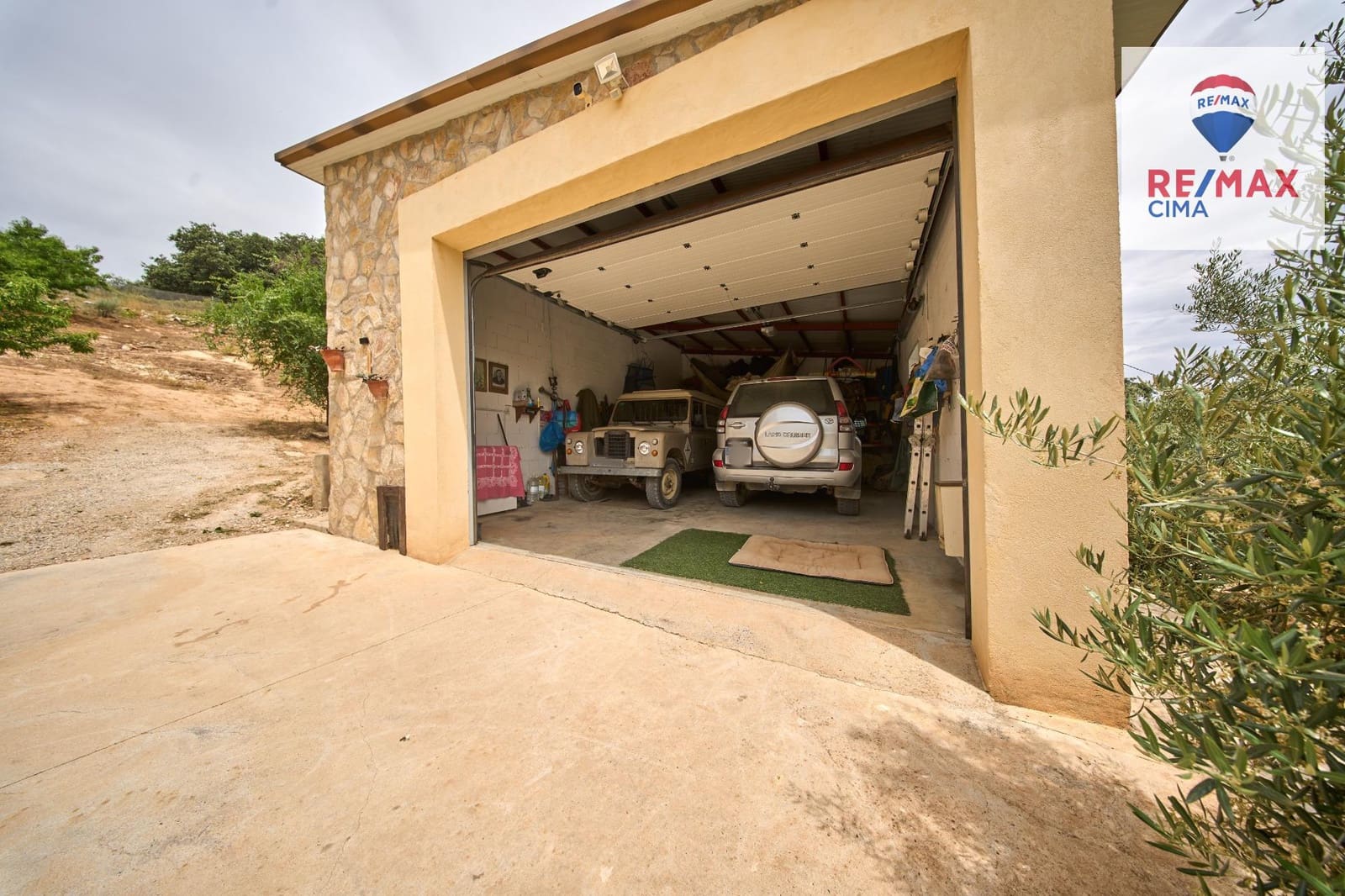 4 slaapkamer Finca/Landhuis te koop in Alcala la Real met zwembad garage - € 399.000 (Ref: 9162423)