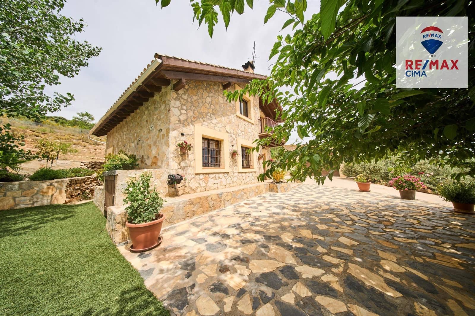 4 slaapkamer Finca/Landhuis te koop in Alcala la Real met zwembad garage - € 399.000 (Ref: 9162423)