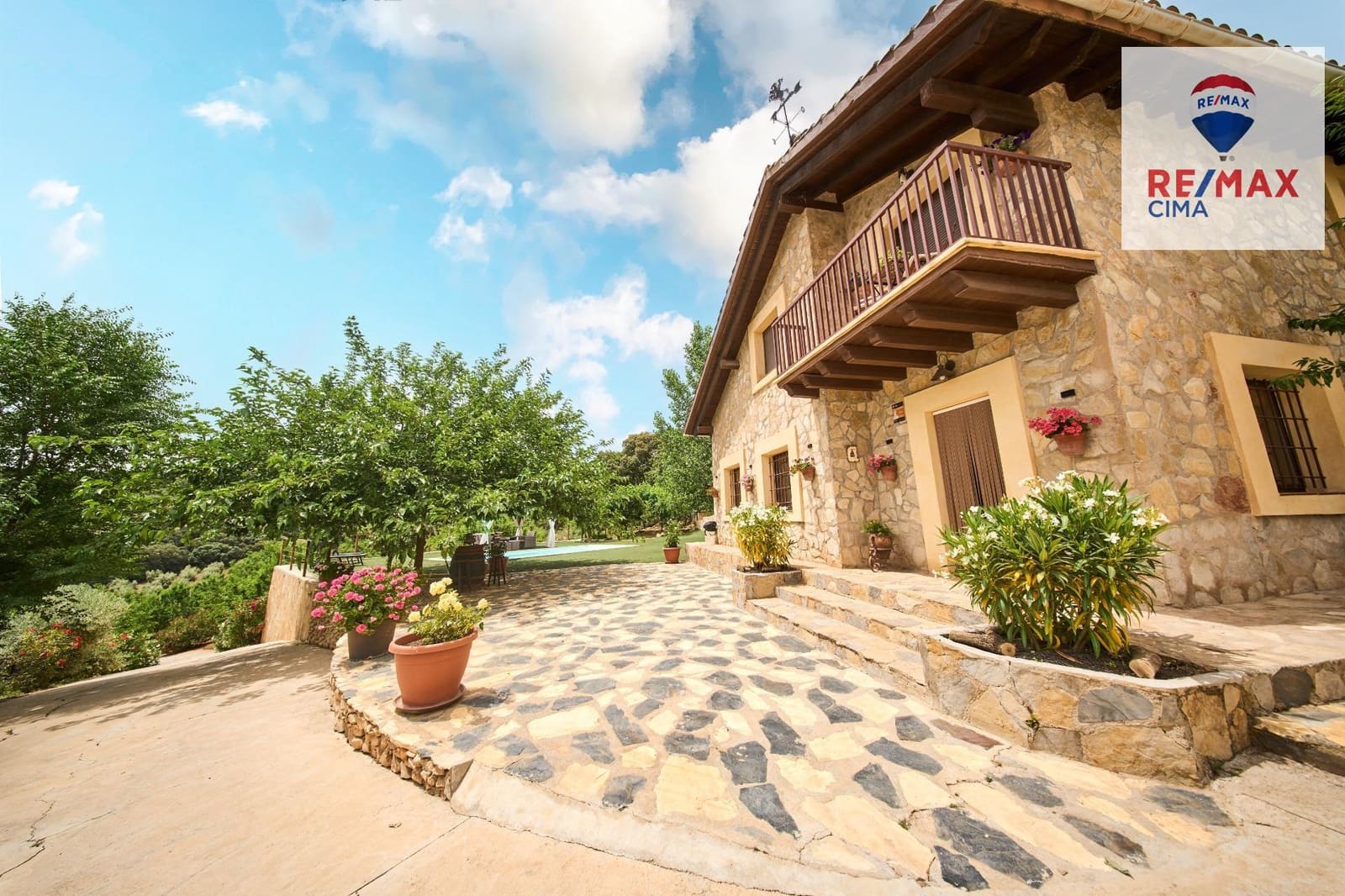 4 slaapkamer Finca/Landhuis te koop in Alcala la Real met zwembad garage - € 399.000 (Ref: 9162423)