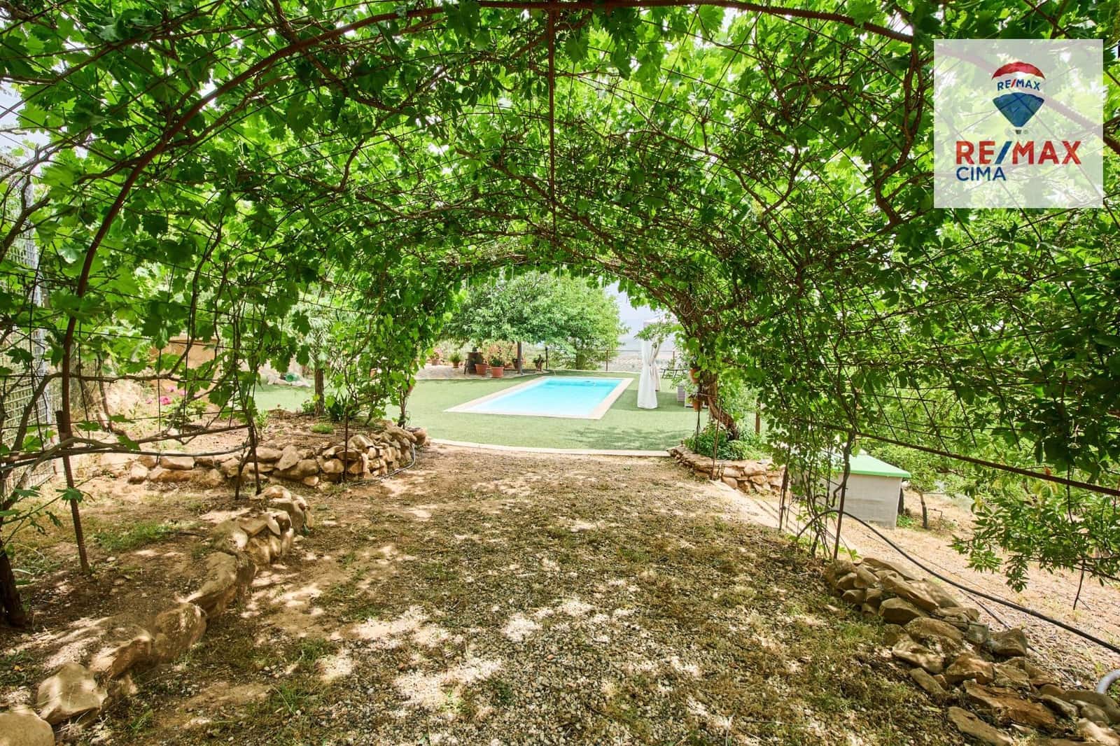 4 slaapkamer Finca/Landhuis te koop in Alcala la Real met zwembad garage - € 399.000 (Ref: 9162423)