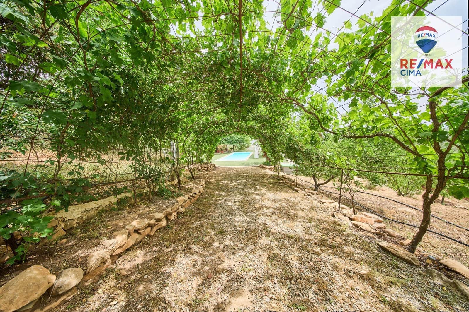 4 slaapkamer Finca/Landhuis te koop in Alcala la Real met zwembad garage - € 399.000 (Ref: 9162423)