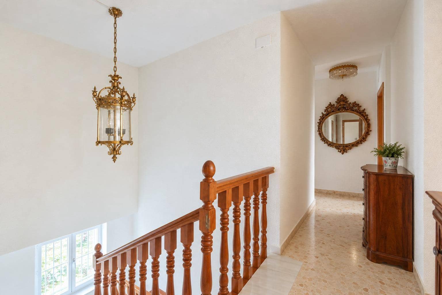 4 bedroom Villa for sale in Otura with pool - € 850,000 (Ref: 9165944)