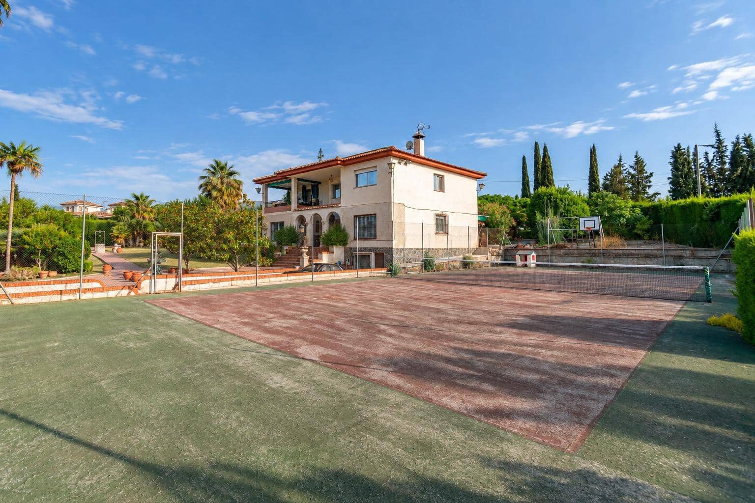 4 bedroom Villa for sale in Otura with pool - € 850,000 (Ref: 9165944)