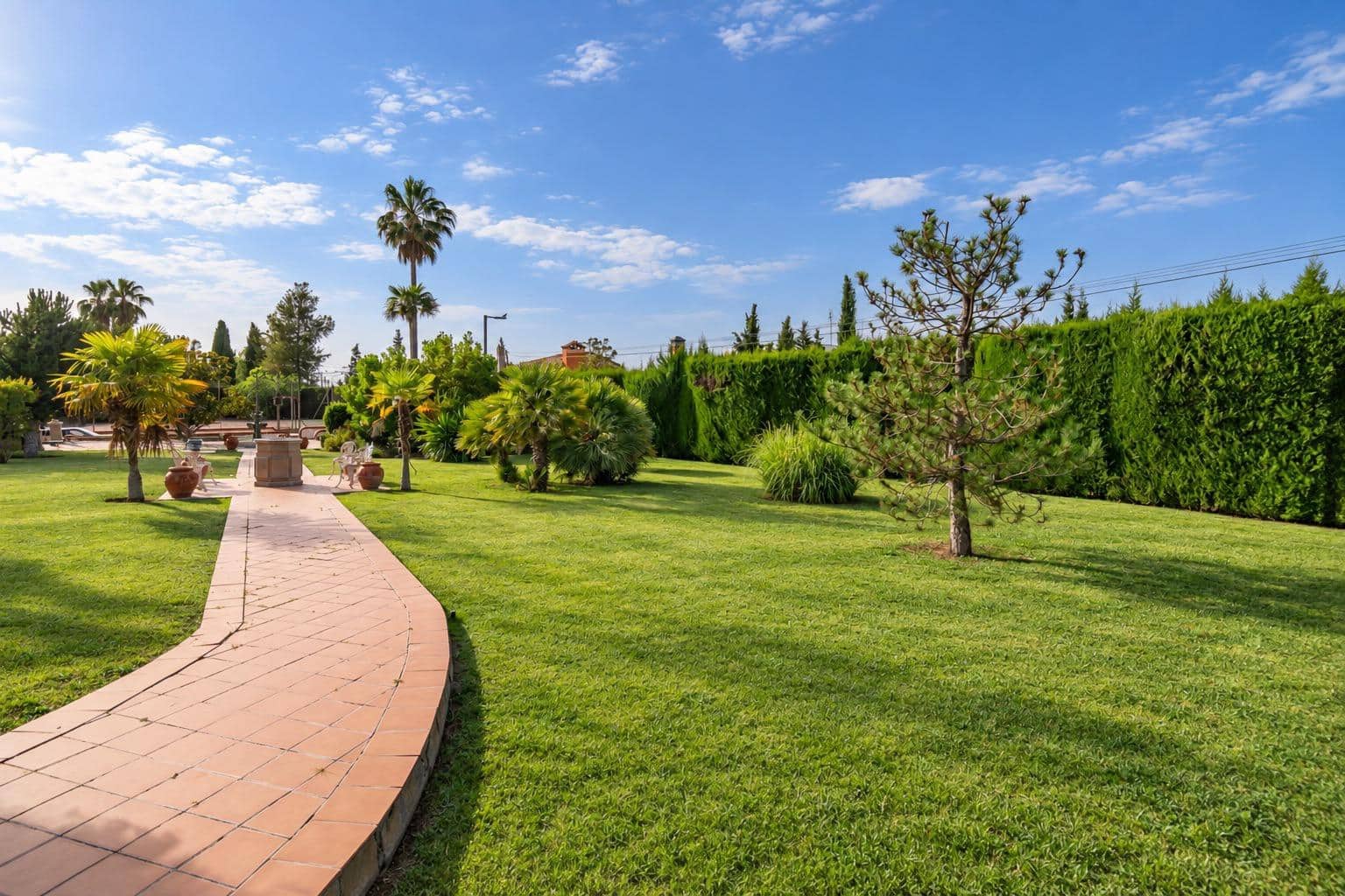 4 bedroom Villa for sale in Otura with pool - € 850,000 (Ref: 9165944)