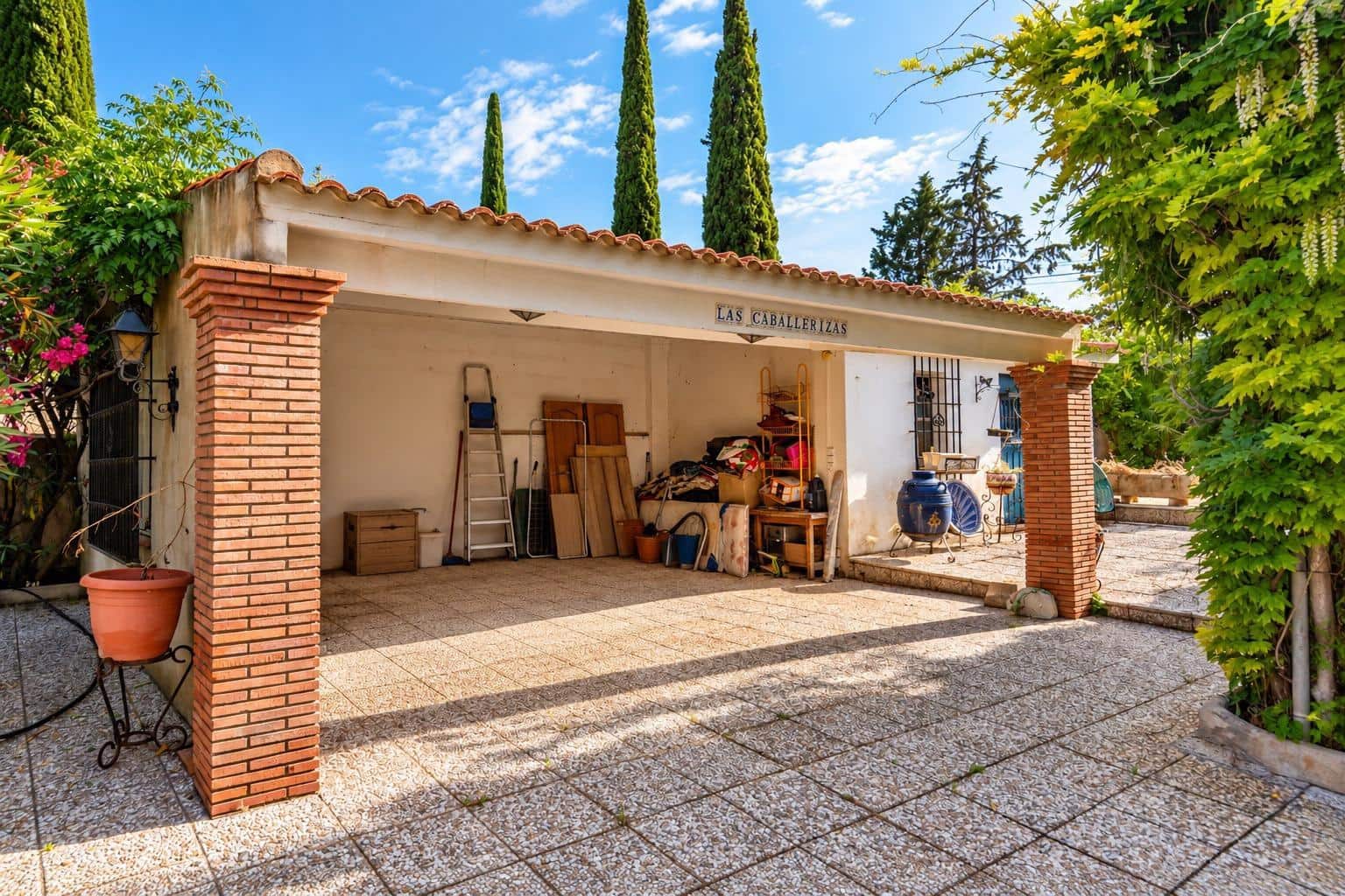 4 bedroom Villa for sale in Otura with pool - € 850,000 (Ref: 9165944)
