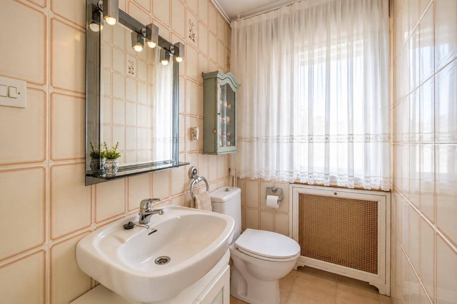 4 bedroom Villa for sale in Otura with pool - € 850,000 (Ref: 9165944)